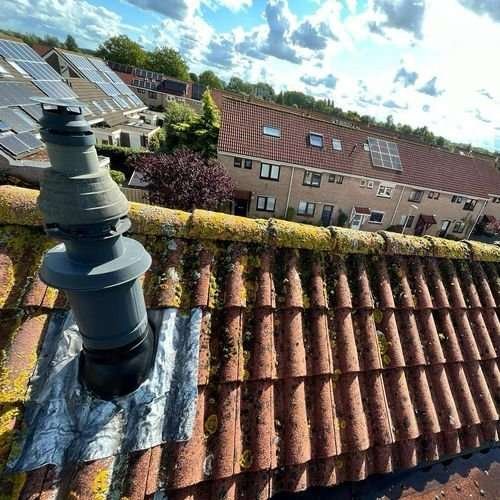 Oude dakisolatie verwijderen en nieuwe plaatsen